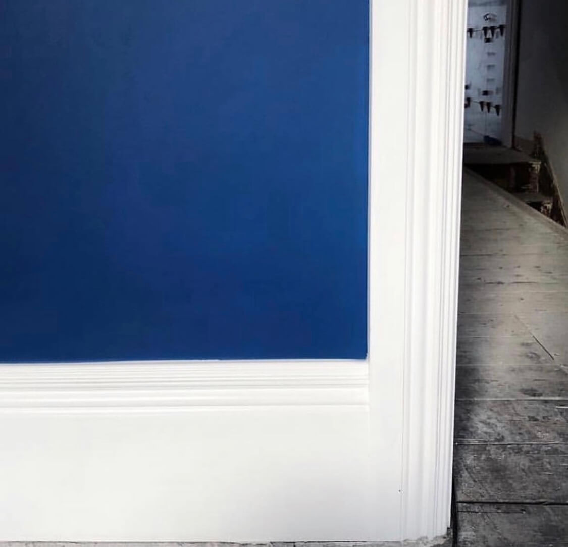 Profile 4 skirting board and architrave blue wall